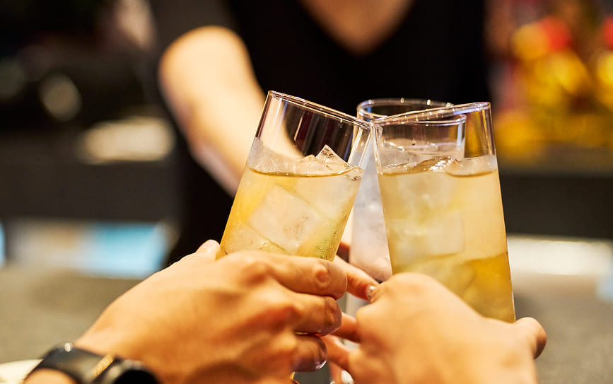 BAR 738 乾杯