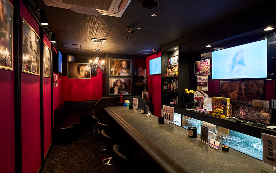 BAR 738 店内